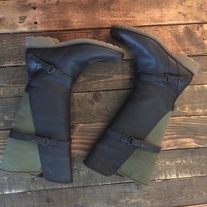 BRAND NEW Waterproof Leather Teva Boots